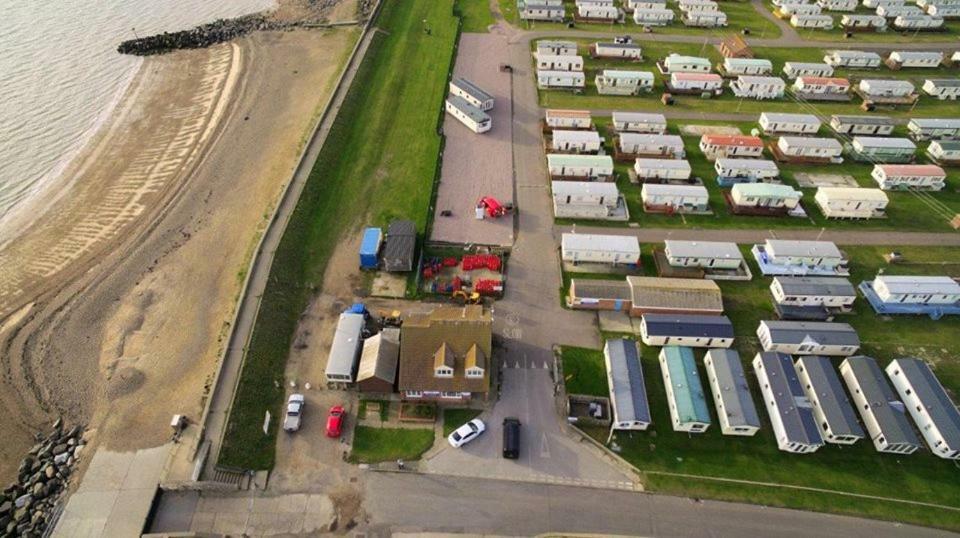 Caravan Beach Holiday Saint Osyth Exterior photo