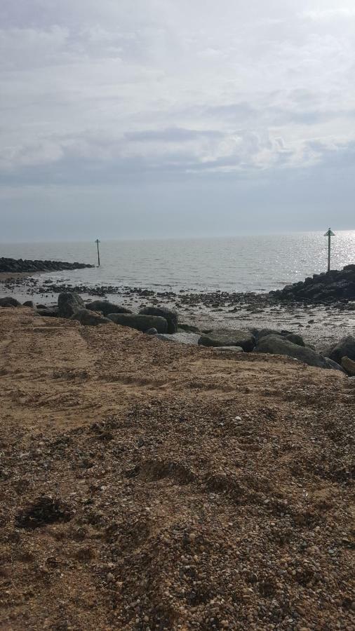 Caravan Beach Holiday Saint Osyth Exterior photo
