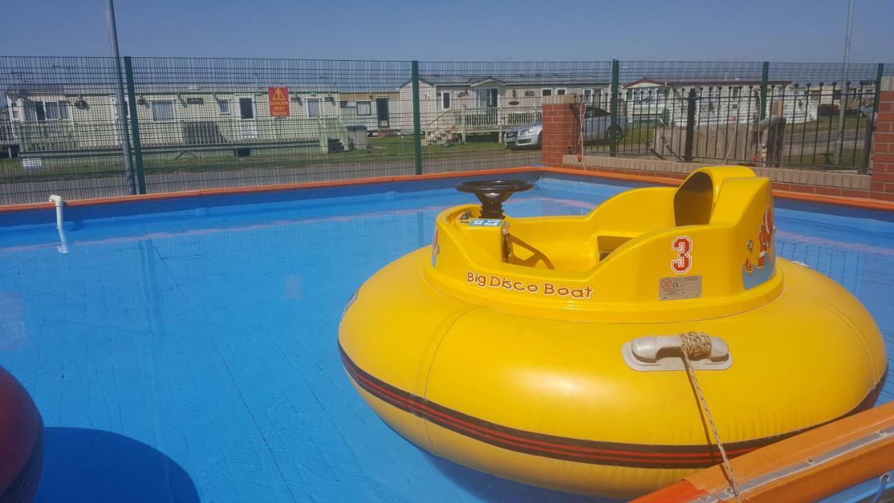 Caravan Beach Holiday Saint Osyth Exterior photo
