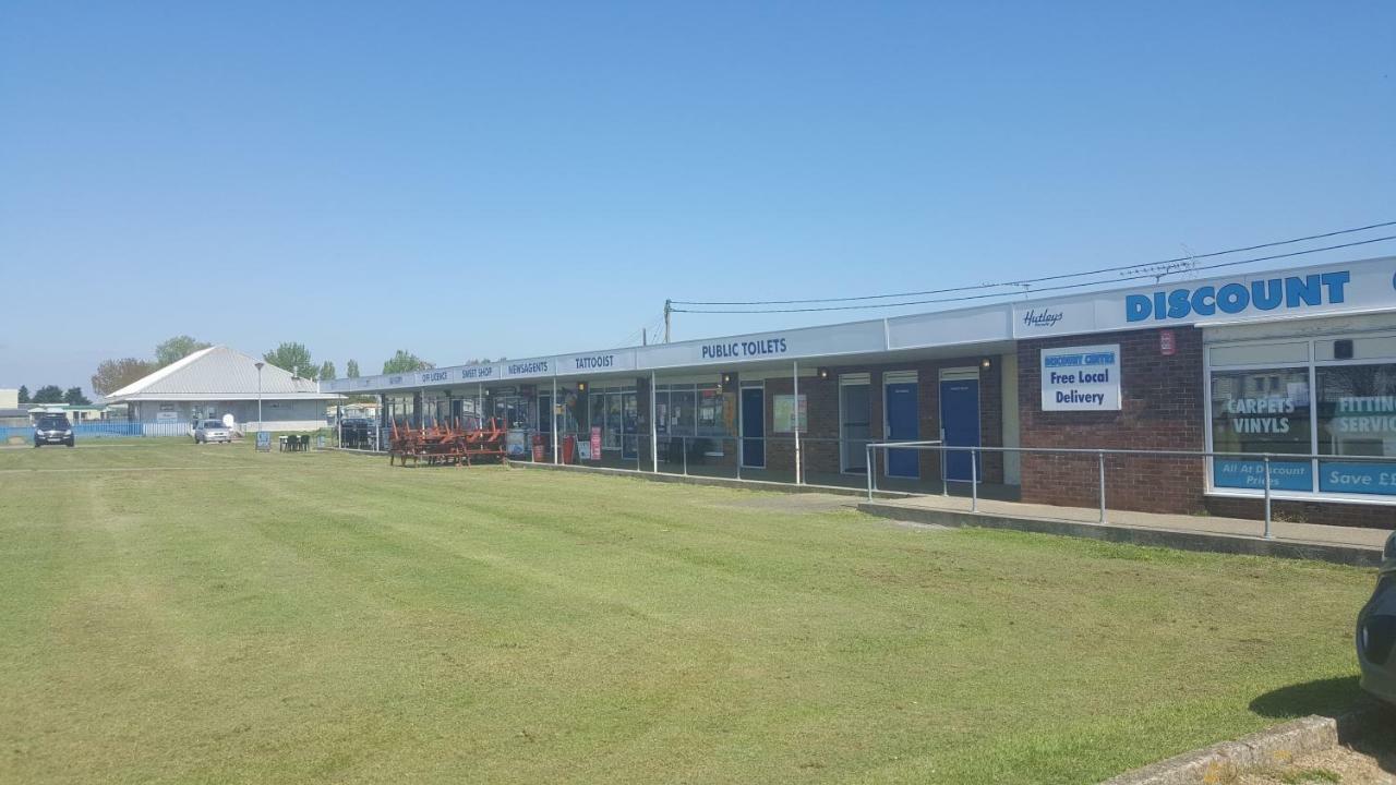 Caravan Beach Holiday Saint Osyth Exterior photo