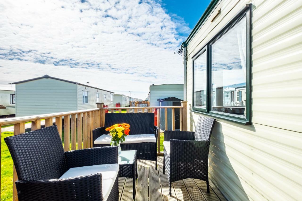 Caravan Beach Holiday Saint Osyth Exterior photo