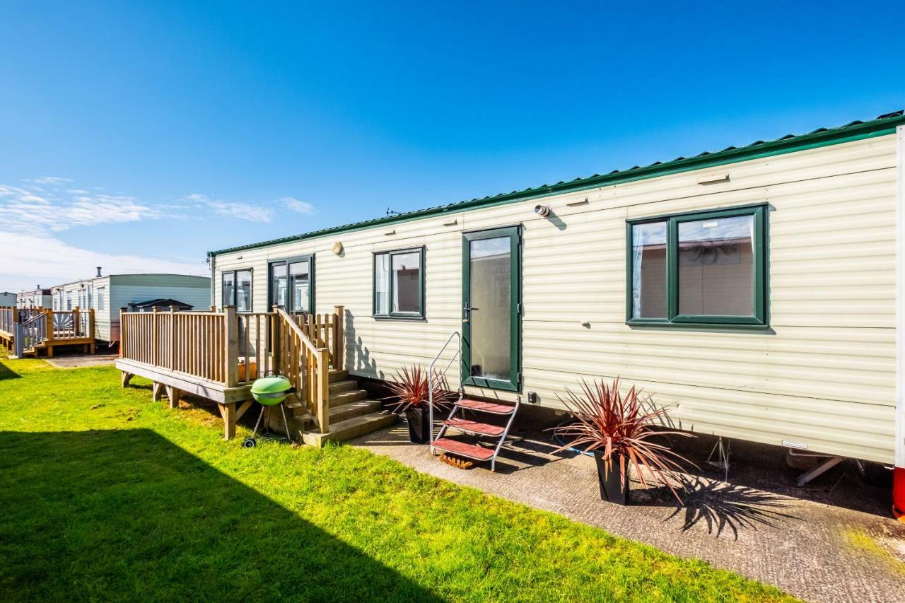 Caravan Beach Holiday Saint Osyth Exterior photo